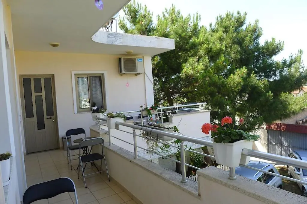 Beach House, Room For Couple In 2Nd Floor Velipoje Apartment